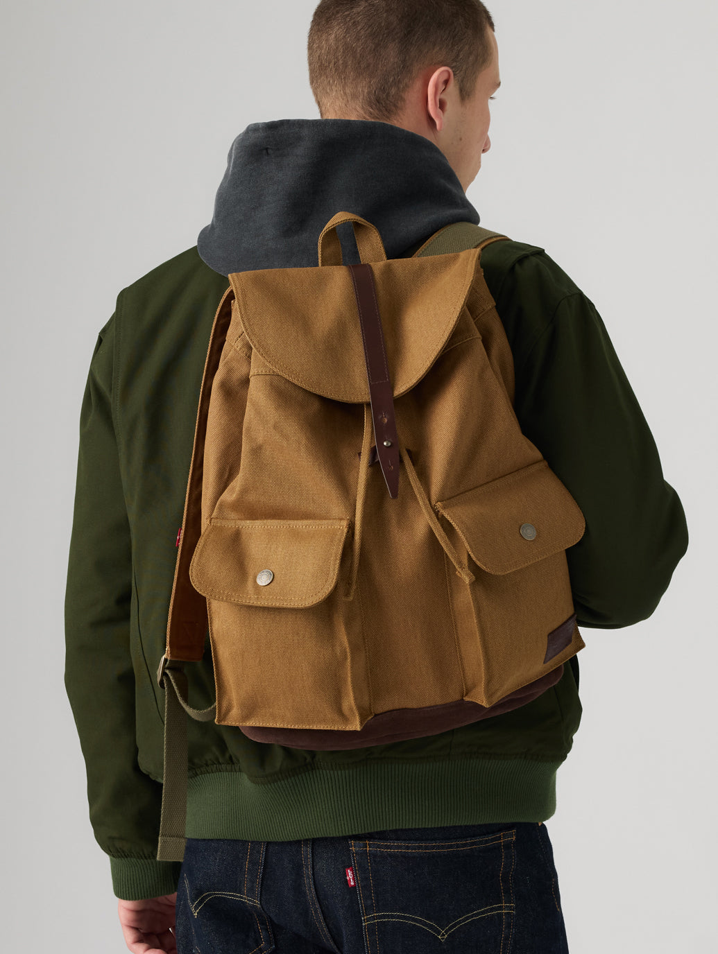 Mochila vaquera con solapa · Levi’s · Marrón 