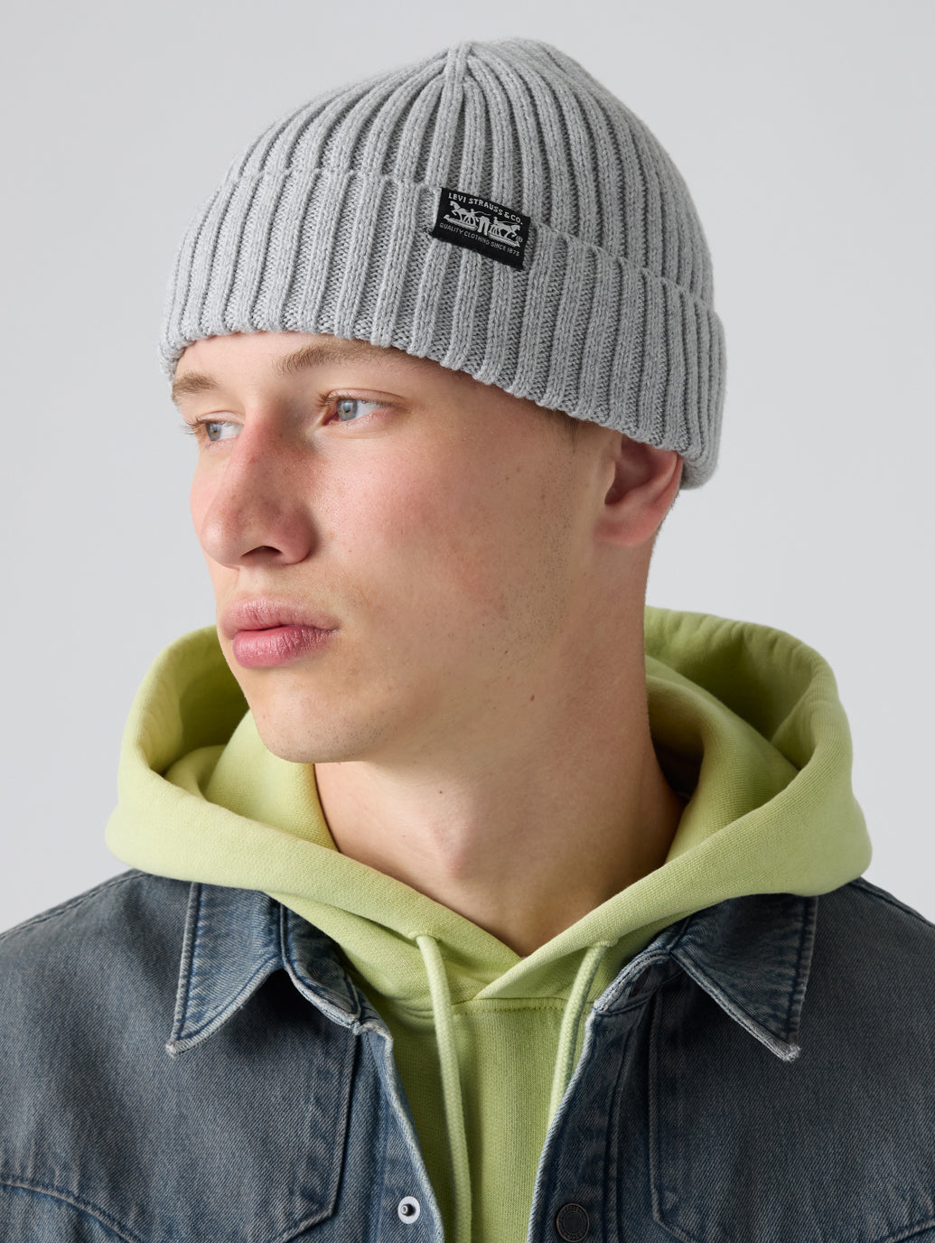Gorro de canalé con etiqueta · Levi’s · Gris